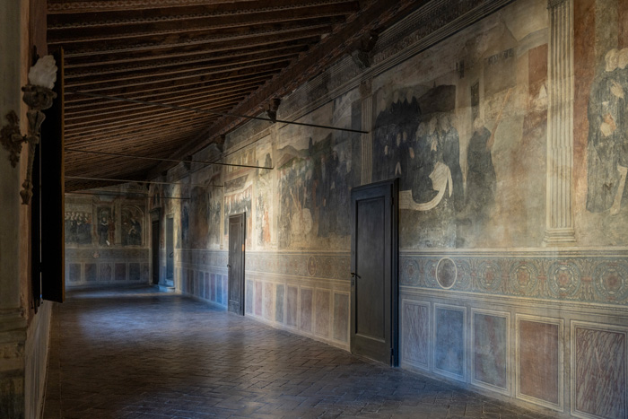 Corridoio di San Benedetto e reliquario di San Giovanni
                                  Gualberto